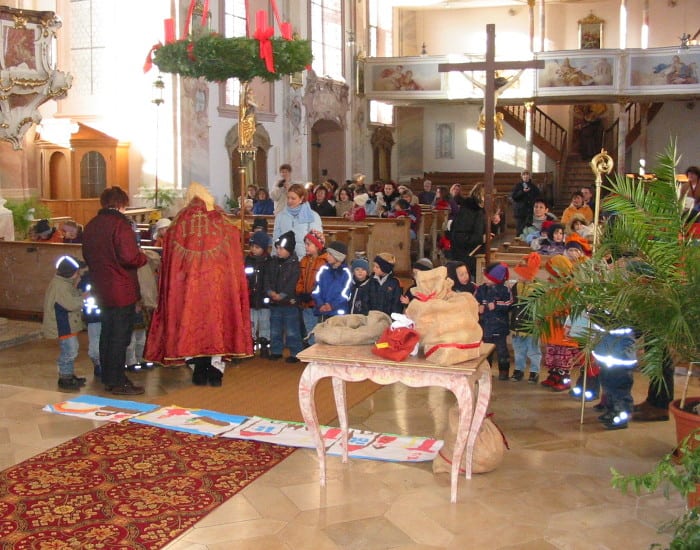 Projektarbeit für eine längerfristige Planung - nickolausfeier des kindergarten in der pfarrkirche stoettwang Feste im Jahreskreis wie St. Martin oder Nikolaus
